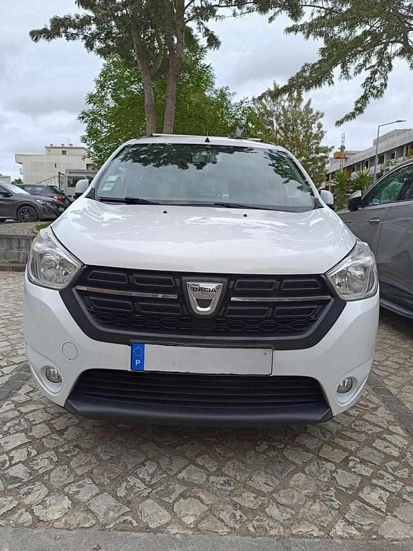Branco Usado 2017 Dacia Lodgy Monovolume | € 9.000 (Bom preço) - Imagem 1/4