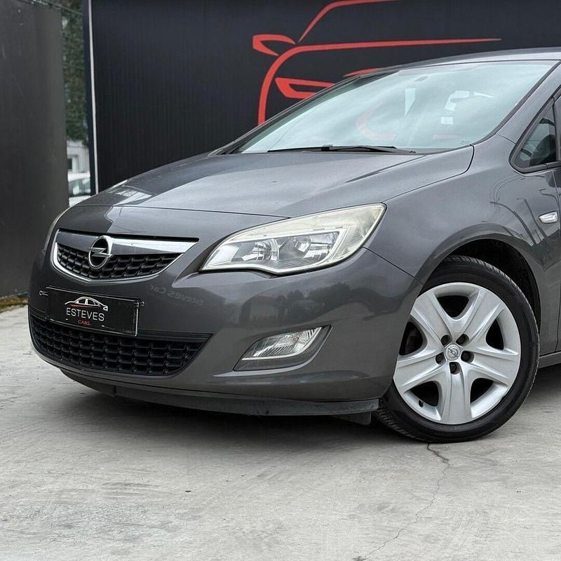 Usado Opel Astra Enjoy 95 HP (69 kW) 2011 Cinza Citadino
