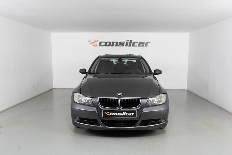 Cinza Usado 2005 BMW 320 Advantage Sedan | € 9.680 (Preço justo) - Imagem 1/4