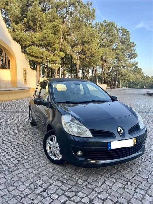 Usado 2006 Renault Clio II Sedan | € 3.600 (Preço justo) - Imagem 1/4