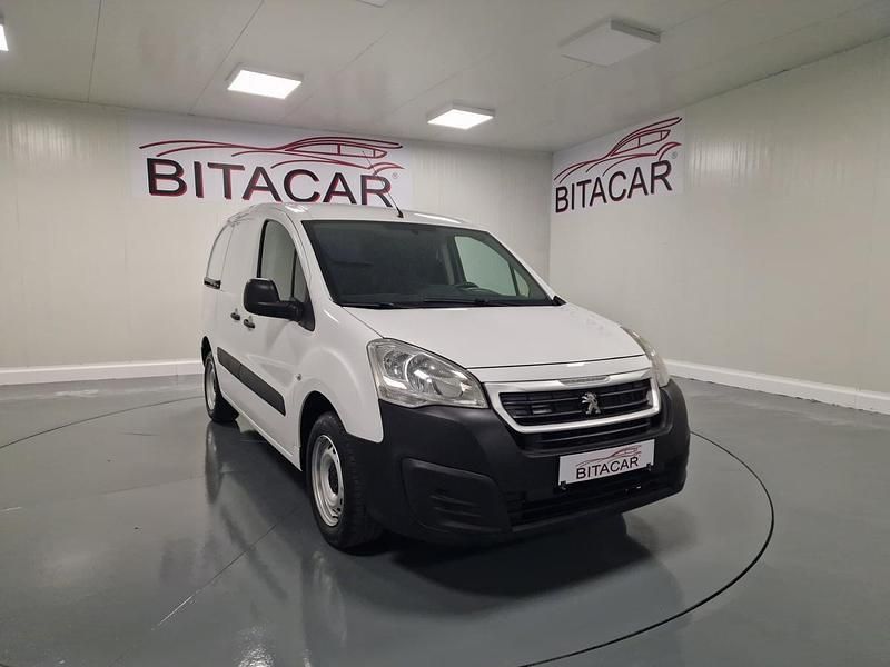 Branco Usado 2017 Peugeot Partner Monovolume | € 16.950 (Caro) - Imagem 1/4