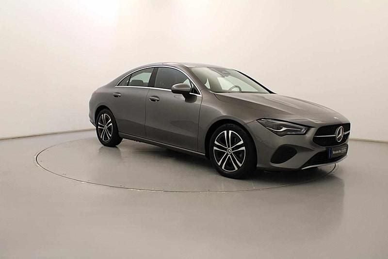 Usado Mercedes CLA180 116 HP (85 kW) 2024 Cinzento Sedan