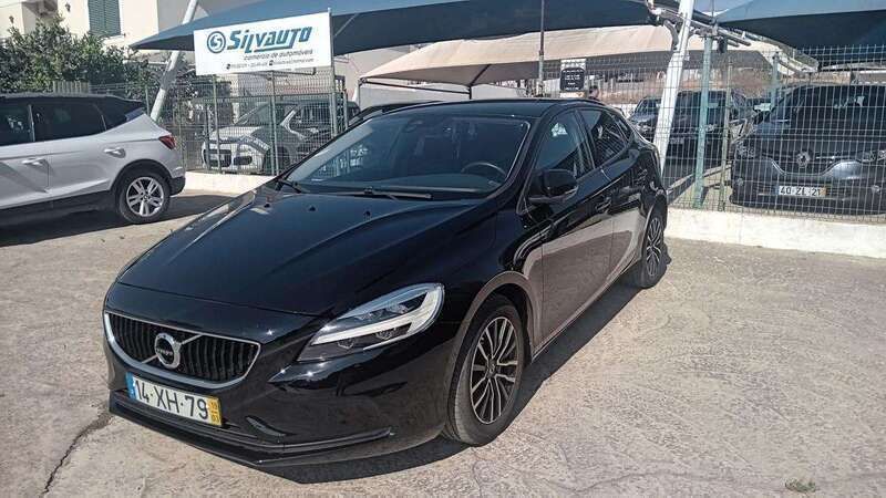 Preto Usado 2019 Volvo V40 Momentum Carrinha | € 18.900 (Preço elevado) - Imagem 1/4