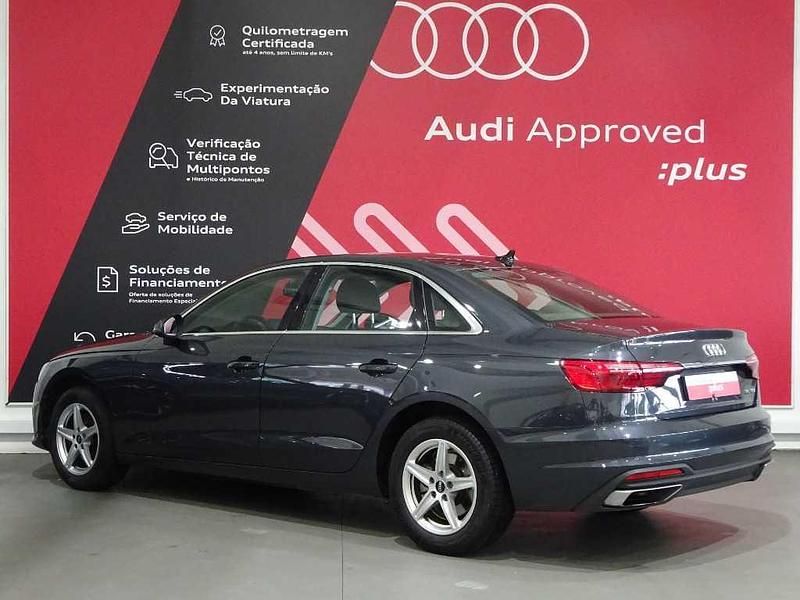 Usado Audi A4 Business 163 HP (119 kW) 2021 Cinzento escuro metalizado Sedan