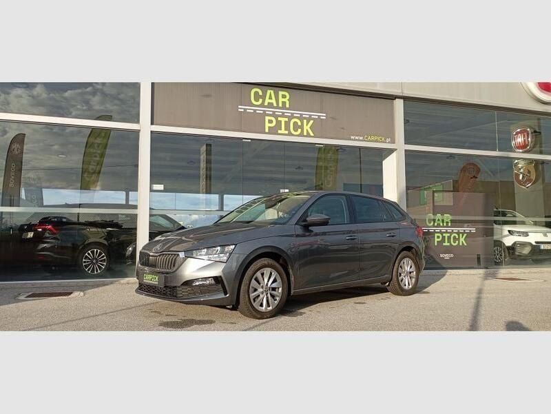 Branco Usado 2023 Skoda Scala Ambition Citadino | € 21.000 (Preço justo) - Imagem 1/4