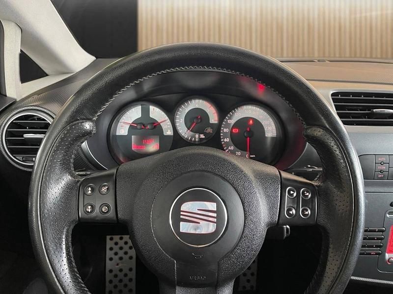 Usado Seat Leon 170 HP (125 kW) 2008 Preto Citadino