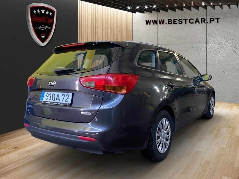 Usado Kia Ceed 90 HP (66 kW) 2015 Cinzento Citadino