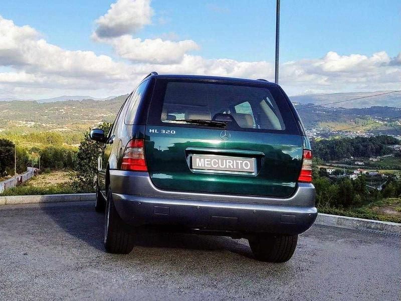Usado Mercedes ML320 215 HP (158 kW) 1999 Verde escuro SUV