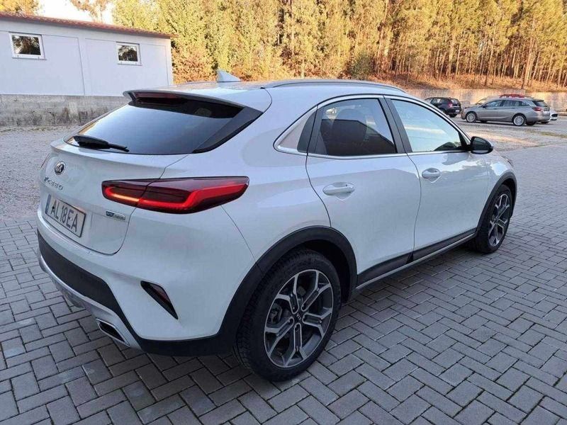 Usado Kia XCeed 136 HP (100 kW) 2021 Branco SUV