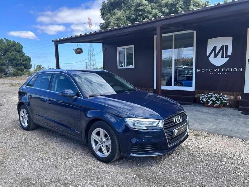 Azul Usado 2017 Audi A3 Sportback Citadino | € 17.900 (Preço elevado) - Imagem 1/4
