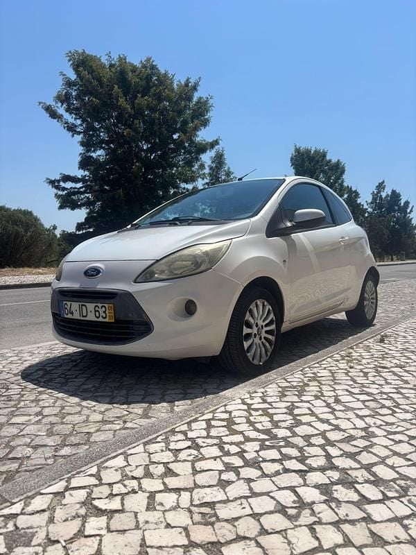 Branco Usado 2009 Ford Ka Titanium Citadino | € 3.490 - Imagem 1/4