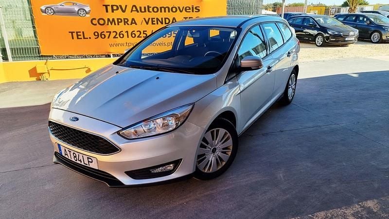 Usado Ford Focus Titanium 120 HP (88 kW) 2017 Cinzento (metalizado) Carrinha