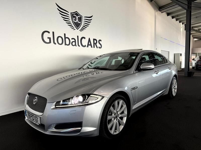 Cinzento Usado 2013 Jaguar XF | € 13.490 (Bom preço) - Imagem 1/4