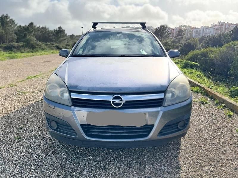 Usado Opel Astra 101 HP (74 kW) 2006 Cinzento Sedan
