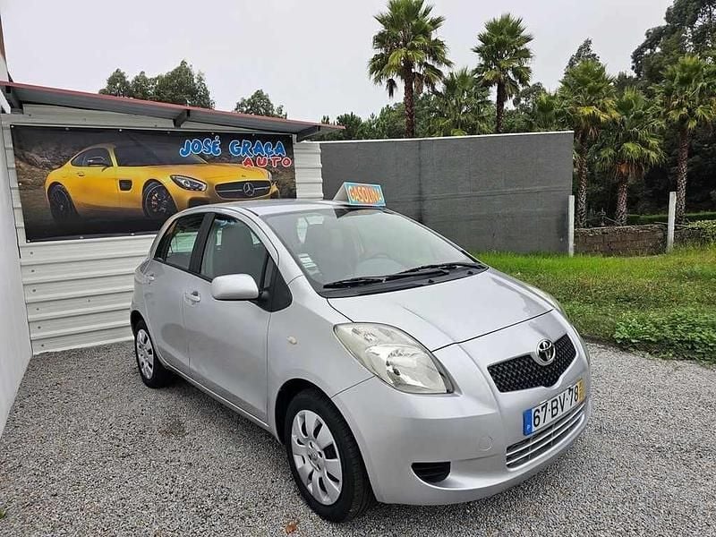 Cinzento Usado 2006 Toyota Yaris Sedan | € 4.250 (Preço justo) - Imagem 1/4