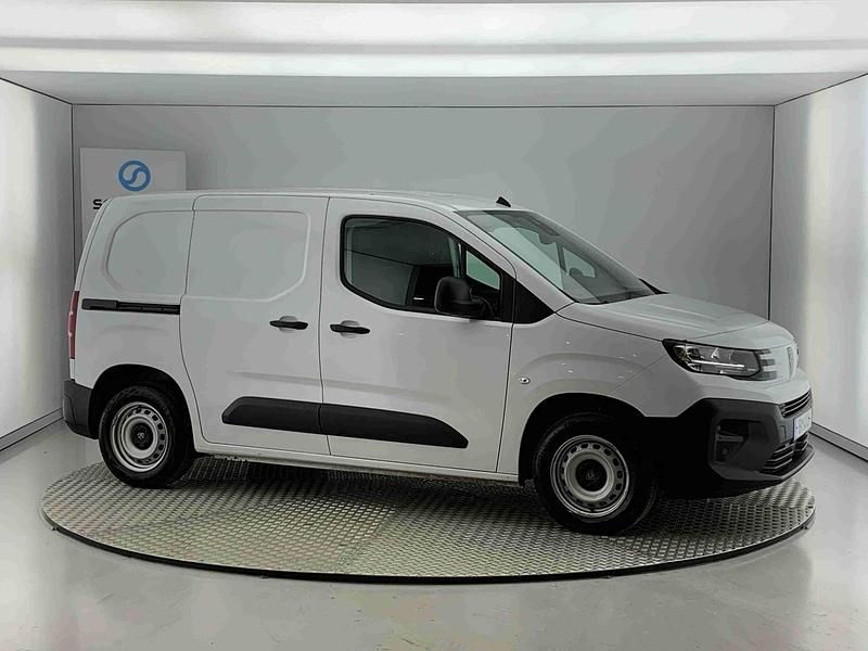 Branco Usado 2024 Peugeot Partner Van | € 19.990 (Preço justo) - Imagem 1/4