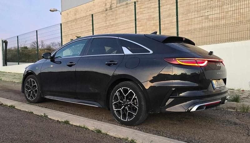 Preto Usado 2022 Kia Ceed Citadino | € 18.900 (Preço elevado) - Imagem 1/4