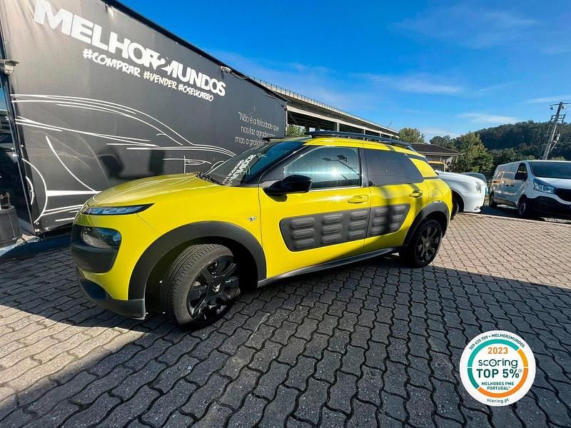 Amarelo Usado 2015 Citroën C4 Feel SUV | € 10.500 (Bom preço) - Imagem 1/4
