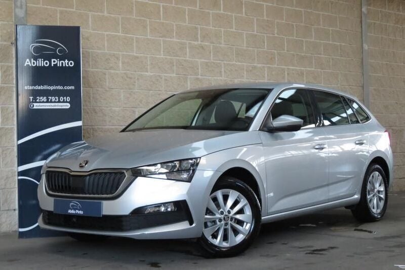 Cinzento Usado 2023 Skoda Scala Ambition Citadino | € 16.750 (Preço elevado) - Imagem 1/4