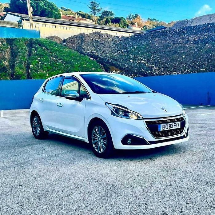 Usado Peugeot 208 Allure 110 HP (80 kW) 2019 Citadino