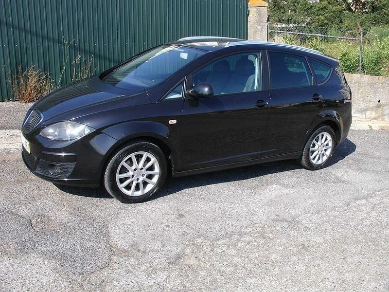 Usado 2009 Seat Altea XL Monovolume | € 5.000 - Imagem 1/4