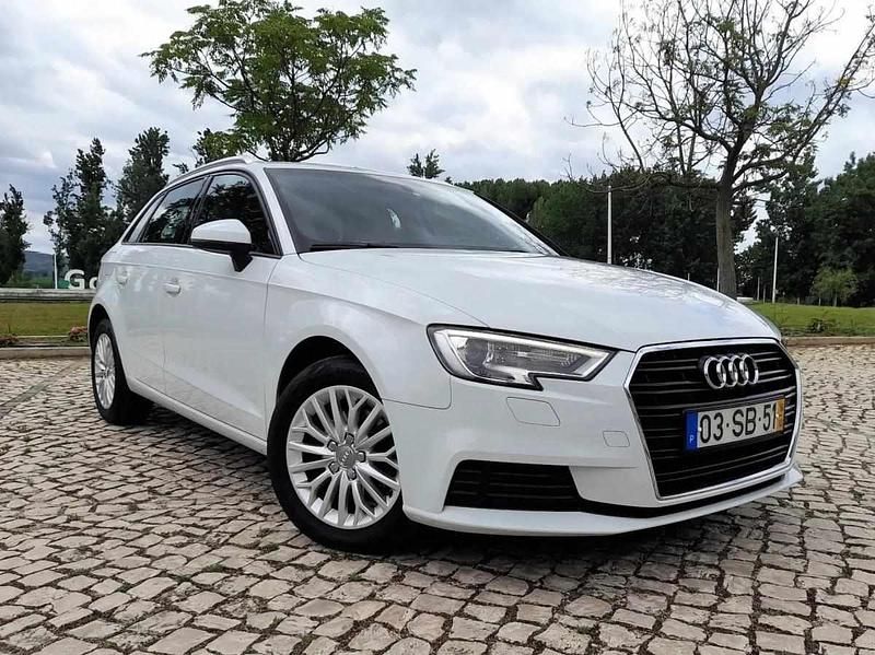 Usado Audi A3 110 HP (80 kW) 2016 Branco Sedan