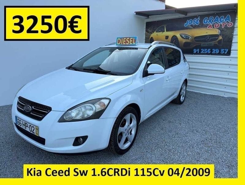 Branco Usado 2009 Kia Ceed Sportswagon Carrinha | € 3.250 (Preço justo) - Imagem 1/4