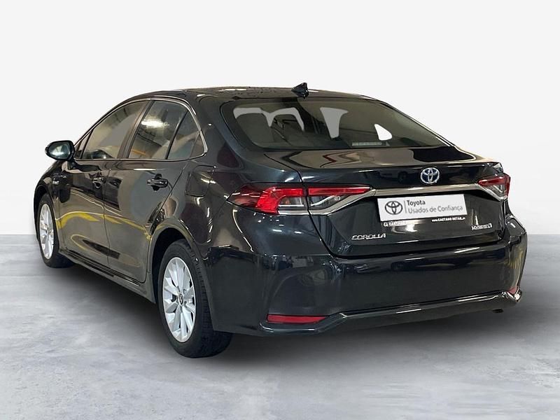 Usado Toyota Corolla Comfort 97 HP (71 kW) 2021 Preto (pintura metalizada) Sedan