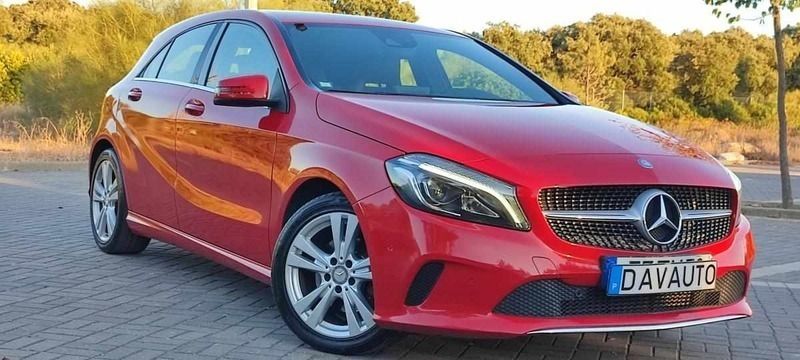 Vermelho Usado 2016 Mercedes A200 Citadino | € 17.900 (Preço justo) - Imagem 1/4
