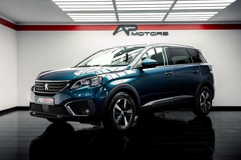 Usado Peugeot 5008 120 HP (88 kW) 2017 Azul