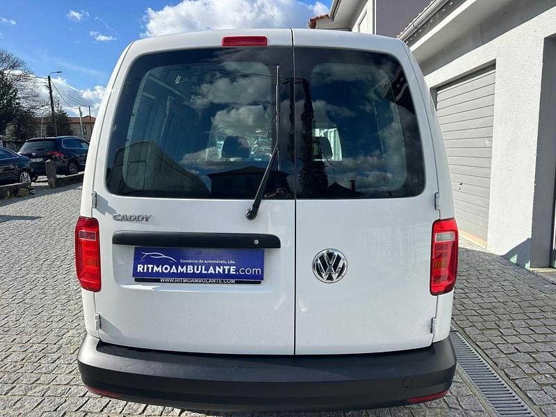 Usado VW Caddy 102 HP (75 kW) 2018 Branco Monovolume