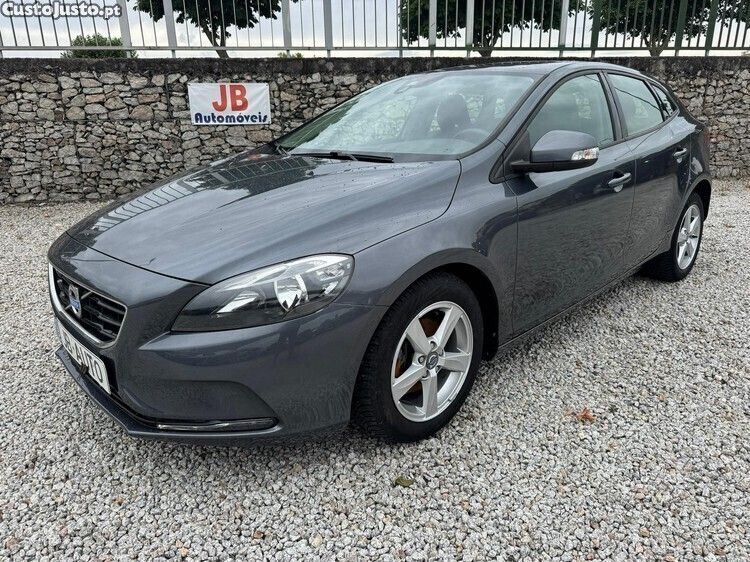 Usado Volvo V40 Kinetic 115 HP (84 kW) 2015 Cinza Carrinha