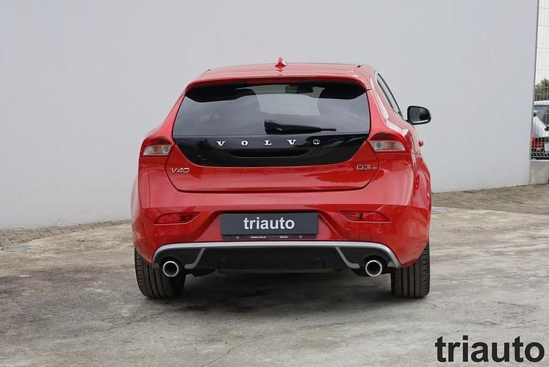 Usado Volvo V40 R-Design 150 HP (110 kW) 2015 Onyx black Carrinha