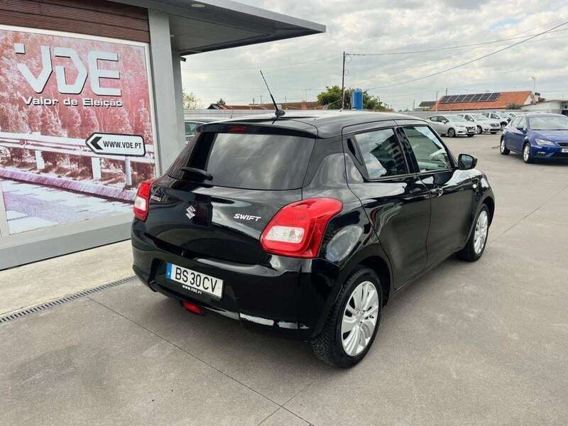 Usado Suzuki Swift 90 HP (66 kW) 2018 Preto Citadino