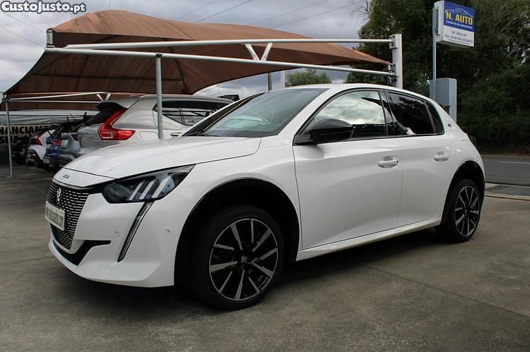 Branco Usado 2023 Peugeot e-208 GT-line Citadino | € 21.500 (Preço justo) - Imagem 1/1