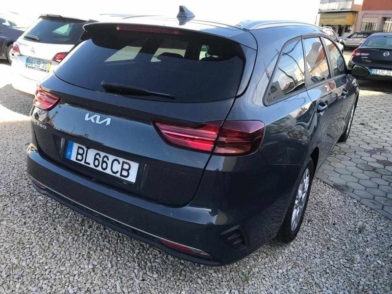Usado Kia Ceed Sportswagon EX 136 HP (100 kW) 2024 Cinzento Carrinha