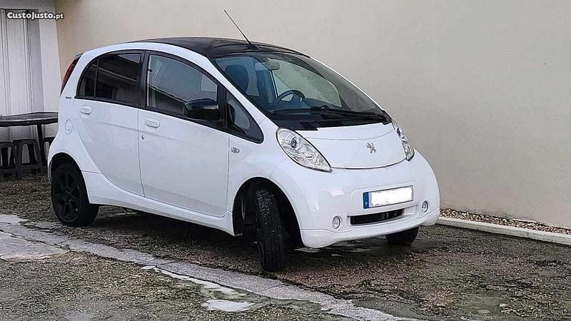 Usado Peugeot iON 36 kW (50 HP) 2011 Branco Citadino
