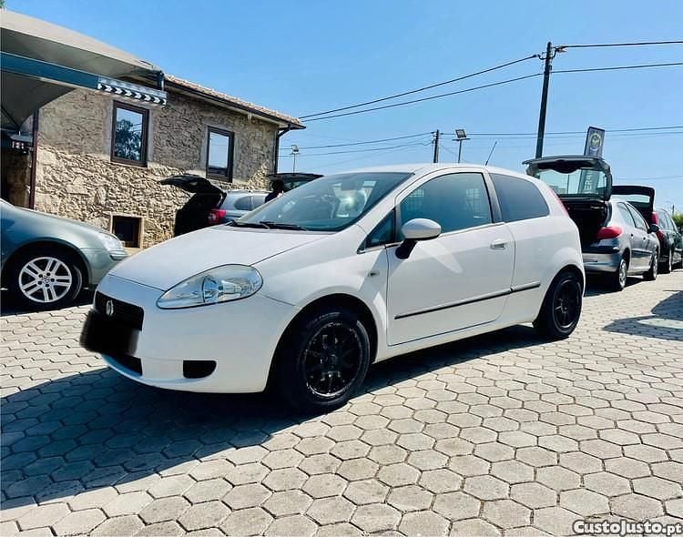 Branco Usado 2008 Fiat Grande Punto Citadino | € 1.890 (Preço justo) - Imagem 1/1