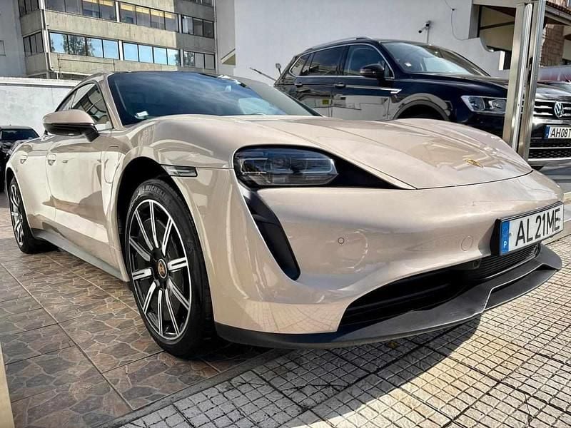 Outra Usado 2021 Porsche Taycan Sedan | € 54.950 - Imagem 1/4