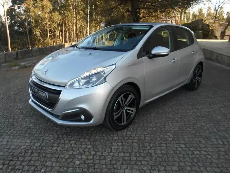 Cinzento Usado 2017 Peugeot 208 Allure Citadino | € 12.650 (Preço justo) - Imagem 1/4
