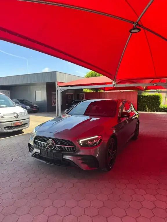 Cinzento Usado 2021 Mercedes E300 AMG line Carrinha | € 37.875 (Preço justo) - Imagem 1/4