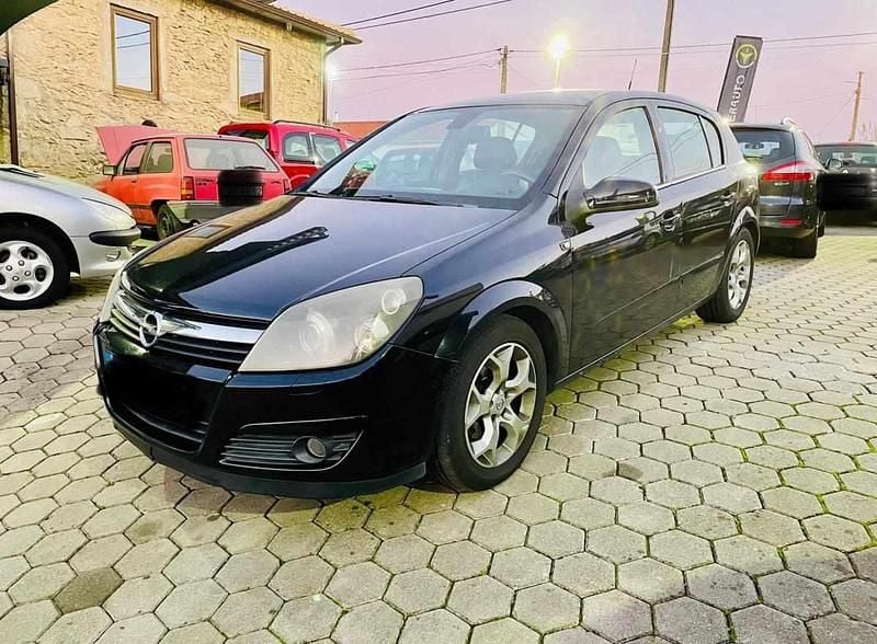 Cinza Usado 2005 Opel Astra Enjoy Citadino | € 2.790 (Bom preço) - Imagem 1/4