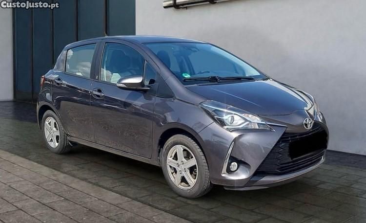 Cinza Usado 2018 Toyota Yaris | € 13.990 (Preço justo) - Imagem 1/1