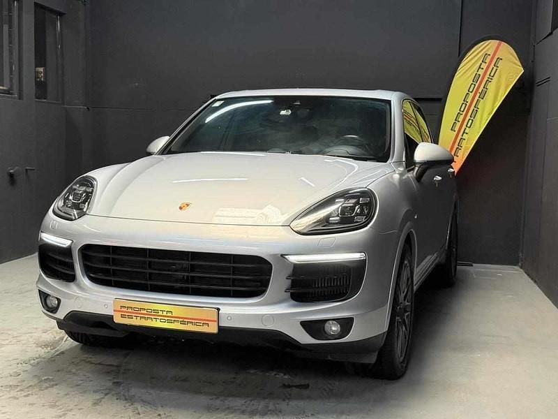 Cinzento Usado 2017 Porsche Cayenne SUV | € 50.900 (Preço justo) - Imagem 1/4