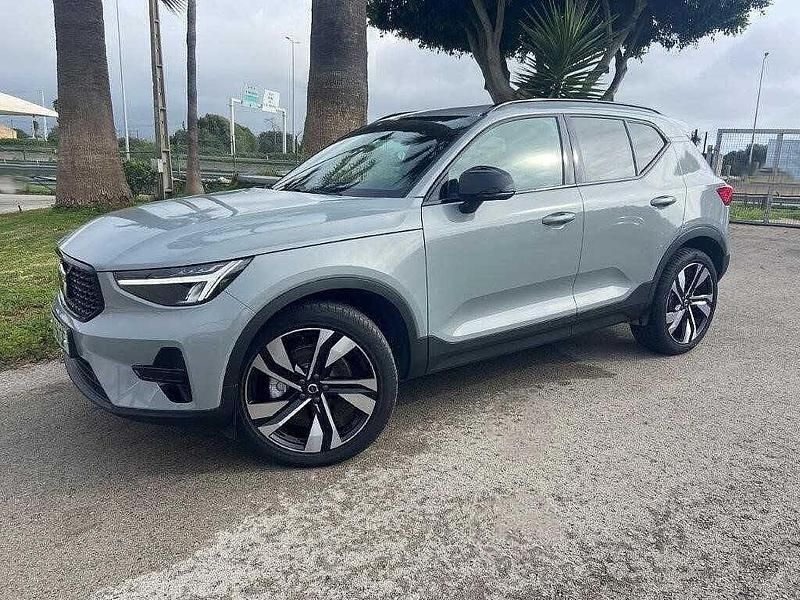 Usado Volvo XC40 163 HP (119 kW) 2025 Prateado SUV