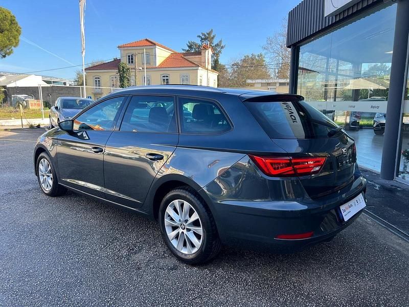 Usado Seat Leon Style 115 HP (84 kW) 2020 Cinza Carrinha