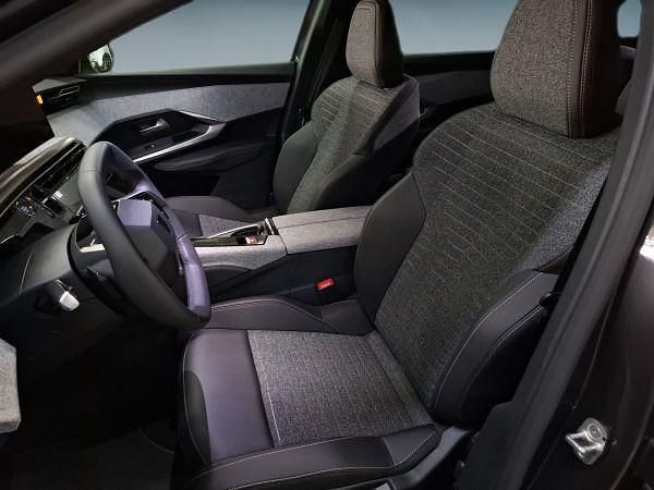 Cinza Usado 2025 Peugeot 5008 Allure SUV | € 37.990 - Imagem 1/4