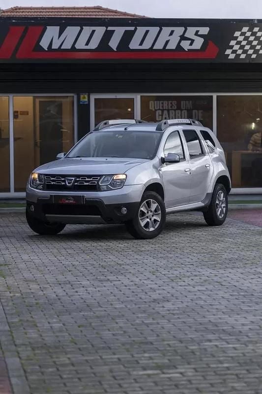 Usado Dacia Duster Comfort 85 HP (62 kW) 2015 Cinza prata SUV