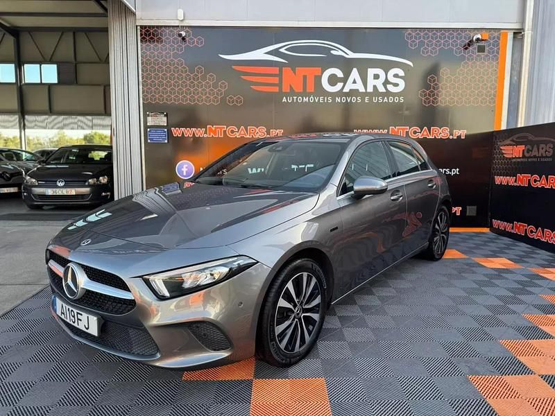 Cinzento Usado 2021 Mercedes A250 Style | € 25.900 (Preço justo) - Imagem 1/4
