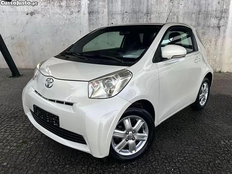 Branco Usado 2011 Toyota iQ Citadino | € 6.900 (Preço justo) - Imagem 1/1